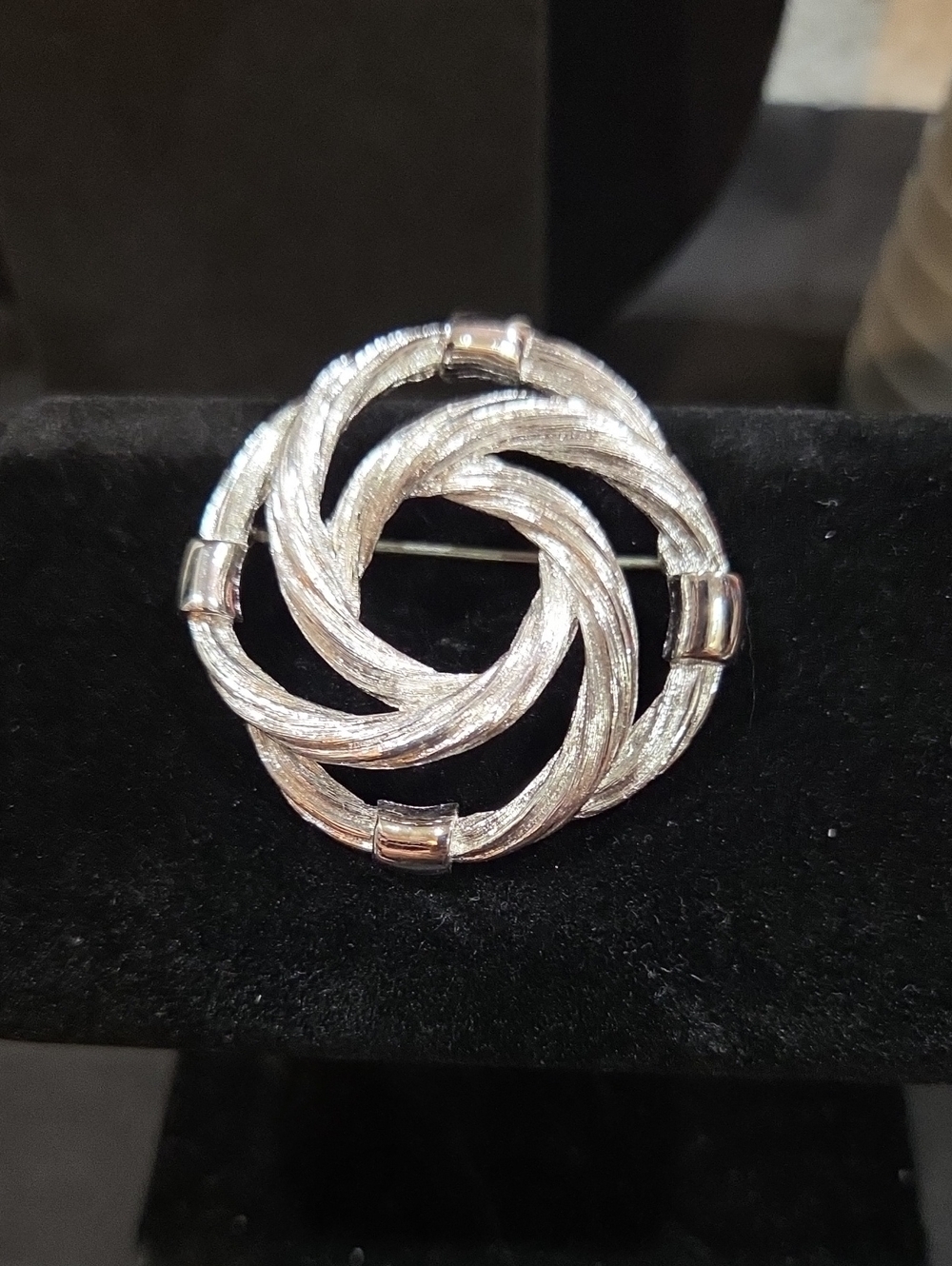 VINTAGE MONET SILVER-TONE KNOT BROOCH